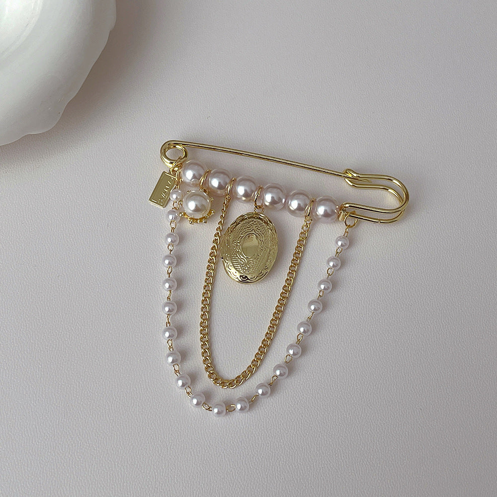 Classic Gold Brooch