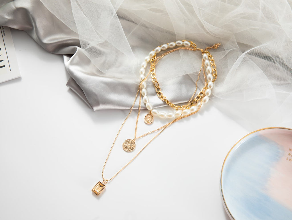 Chic Babe Necklace