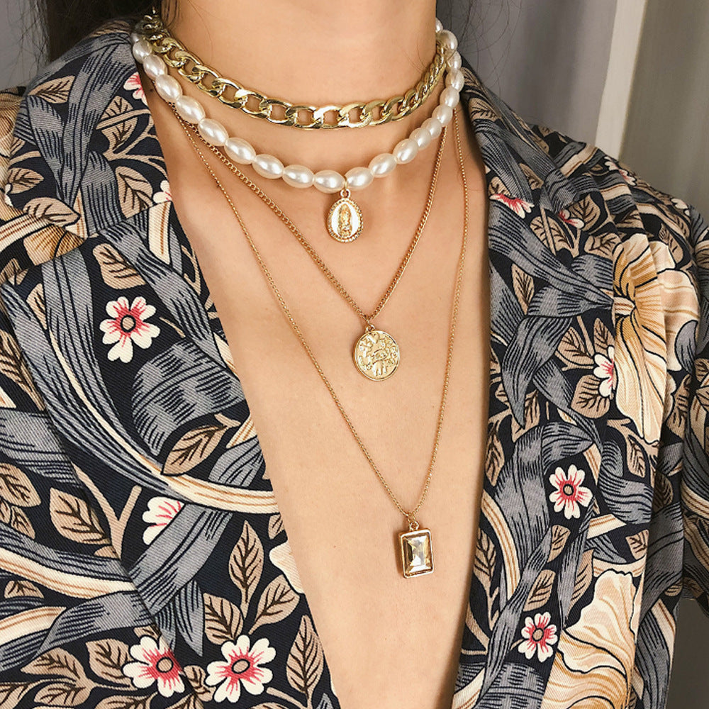 Chic Babe Necklace