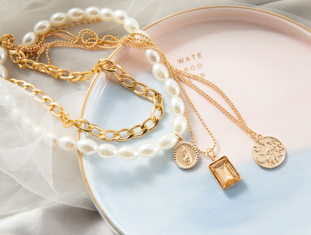 Chic Babe Necklace