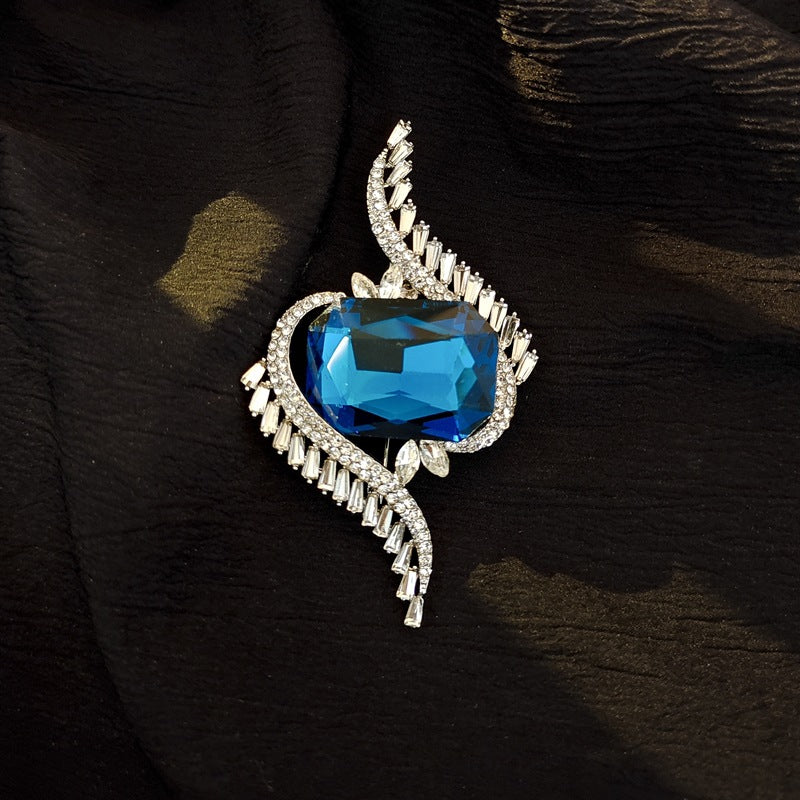 Lumi Shine Brooch