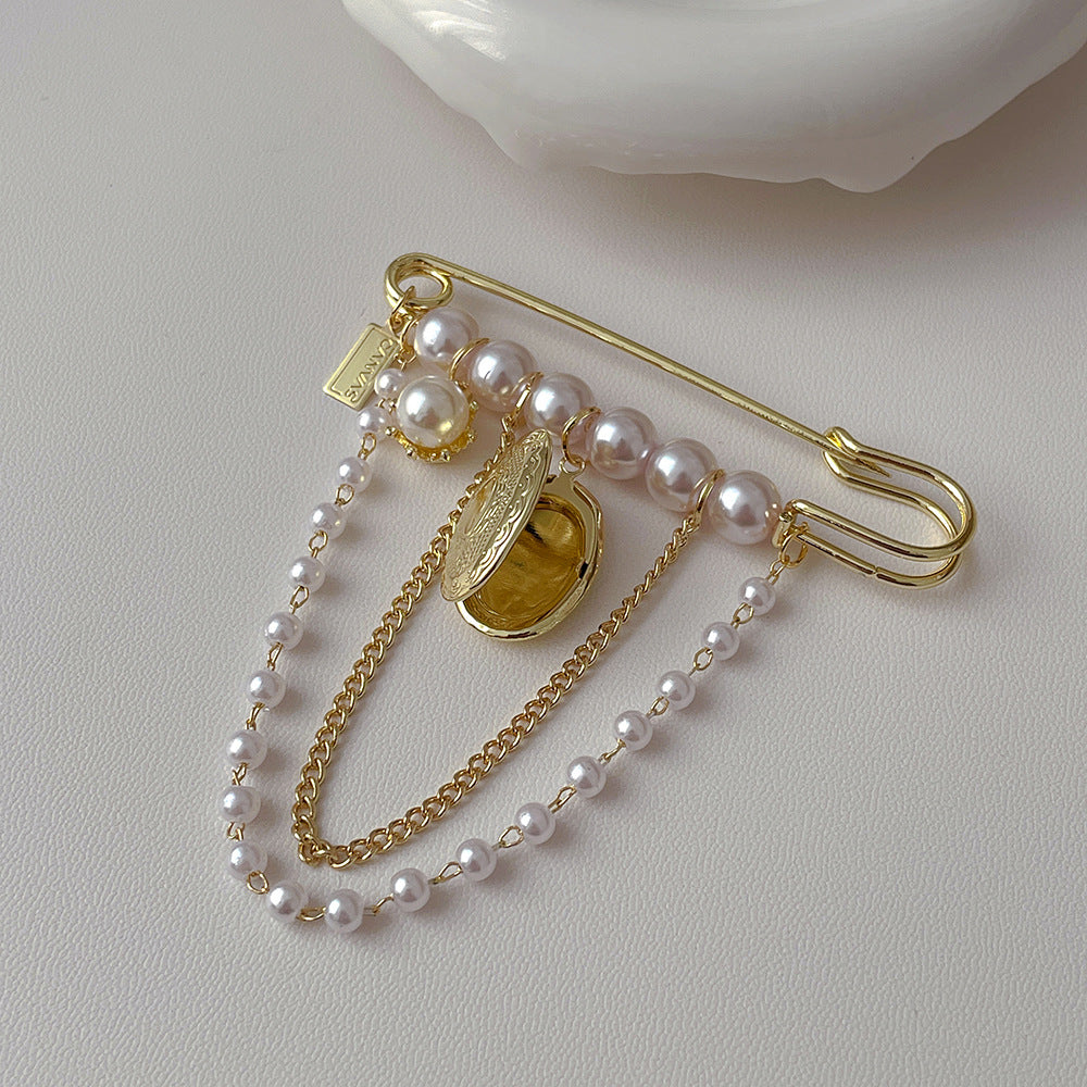 Classic Gold Brooch