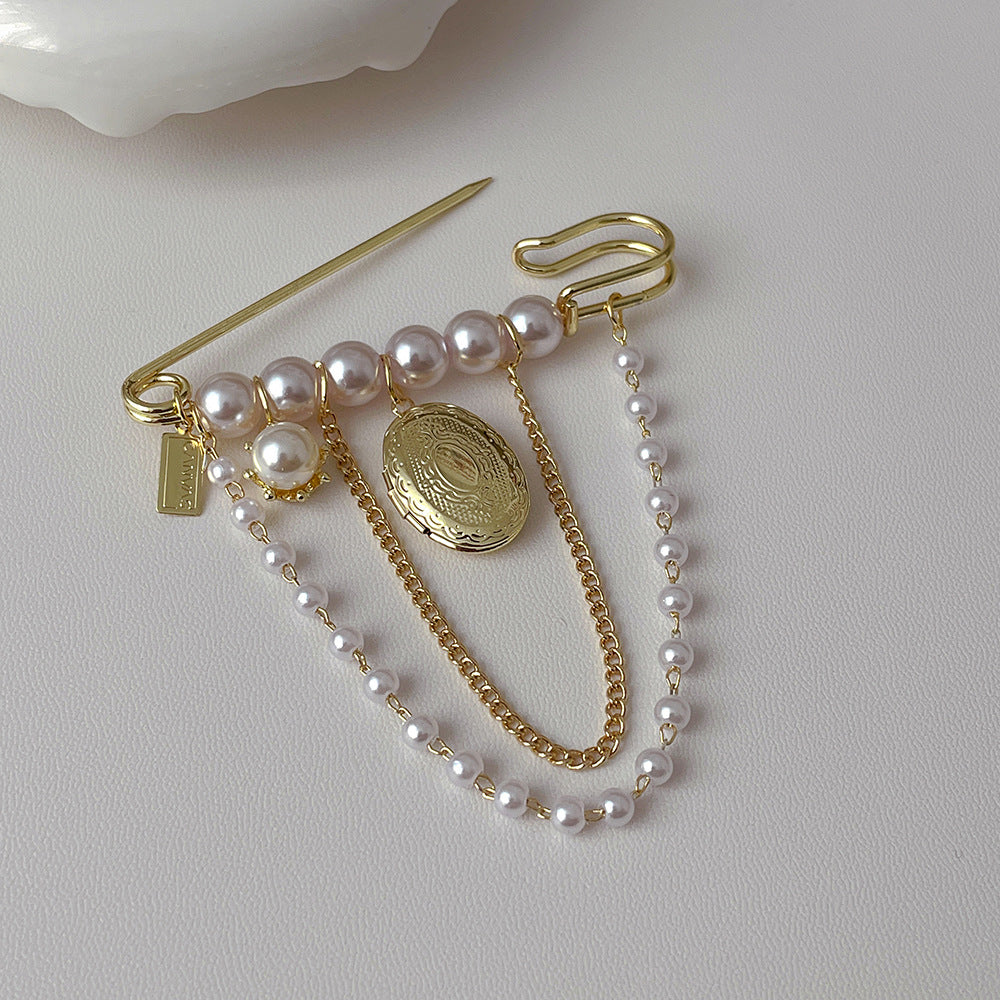 Classic Gold Brooch