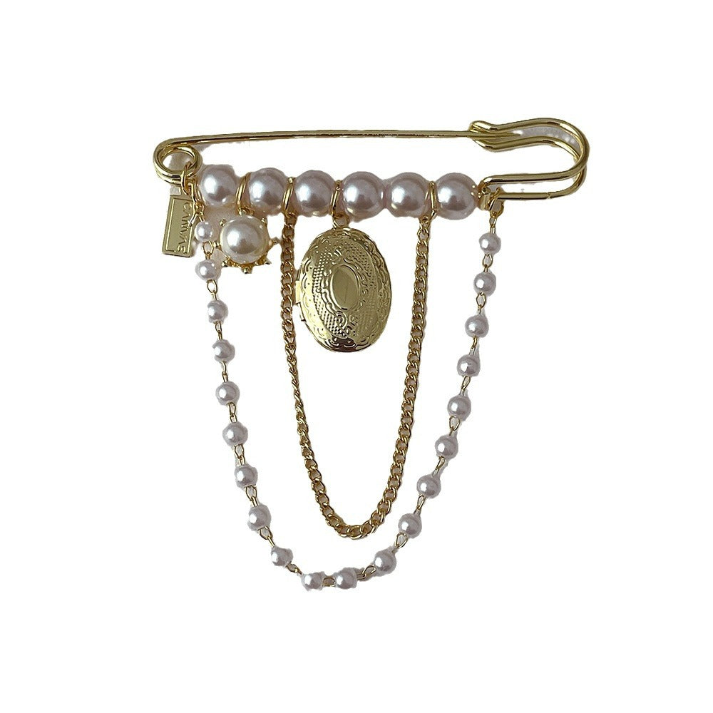 Classic Gold Brooch