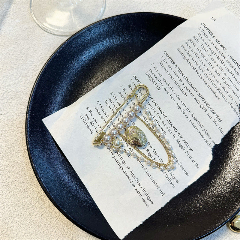 Classic Gold Brooch