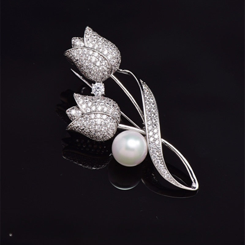 Minimal Pearl Brooch